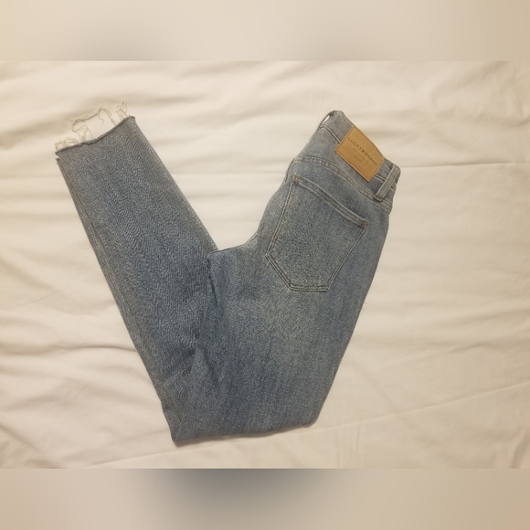 1990 est. Lucky Brand Jeans Size 2/26 R. Color Light Blue - Picture 9 of 9